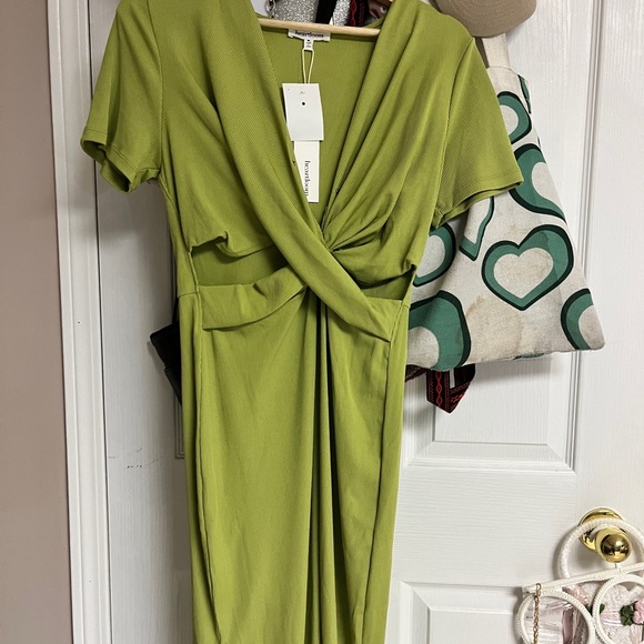 Heart loom green dress - Picture 2 of 3